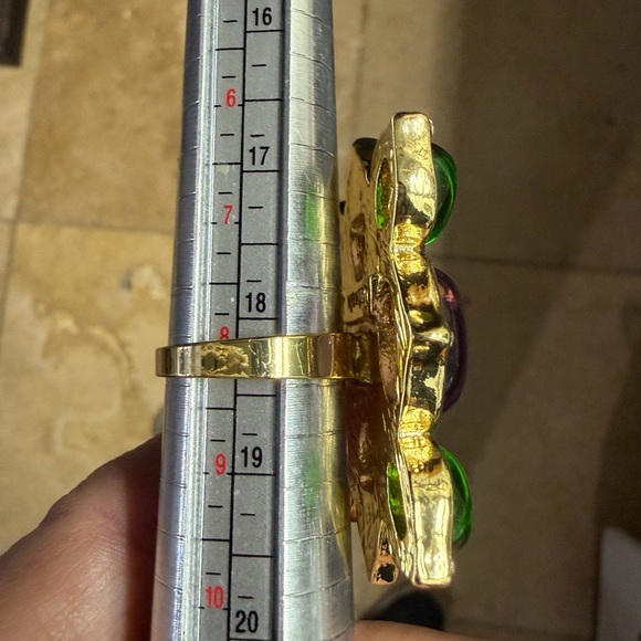 Catwalk Jon Gorgeous Large Cabochan Glass Ring - Picture 4 of 10